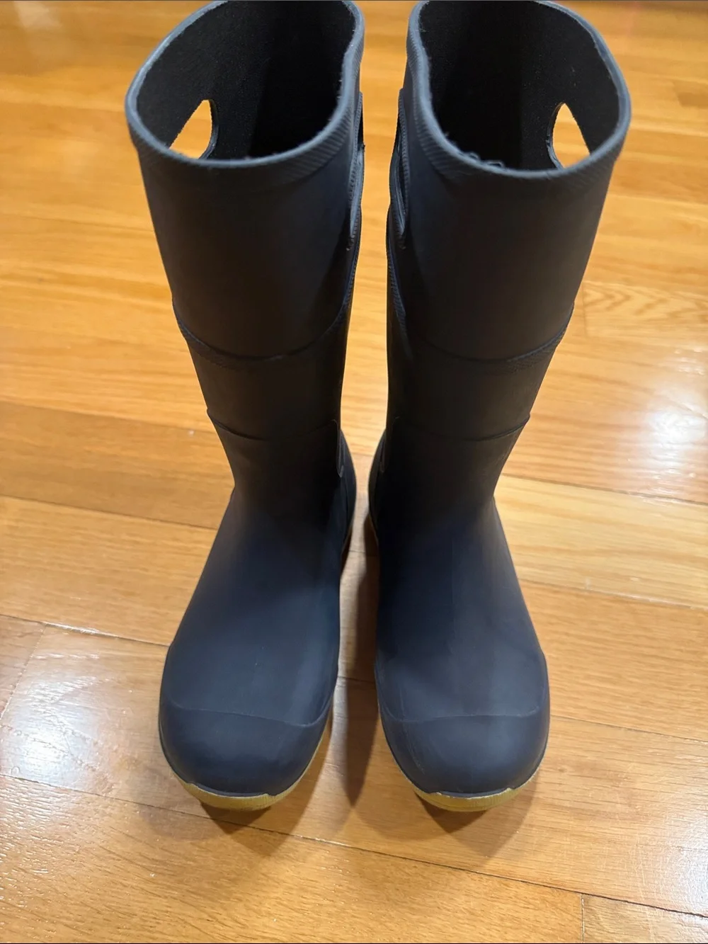 Bogs boy rain boots size 12.